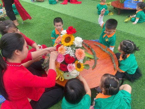 Ảnh hoạt động: HOẠT ĐỘNG TRẢI NGHIỆM CỦA CÁC BÉ TRƯỜNG MẦM NON NOONG BUA CHÀO MỪNG NGÀY 20/11
