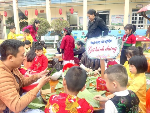 Ảnh hoạt động: RỘN RÀNG HOẠT ĐỘNG TRẢI NGHIỆM "GÓI BÁNH CHƯNG, CHÀO XUÂN BÍNH NGỌ" TẠI TRƯỜNG MẦM NON NOONG BUA