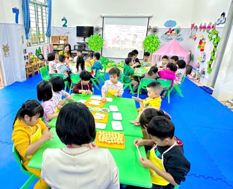 Ảnh hoạt động: RỘN RÀNG TRẢI NGHIỆM LÀM BÁNH CHÀO MỪNG NGÀY 8/3 CỦA CÁC BÉ TRƯỜNG MẦM NON NOONG BUA
