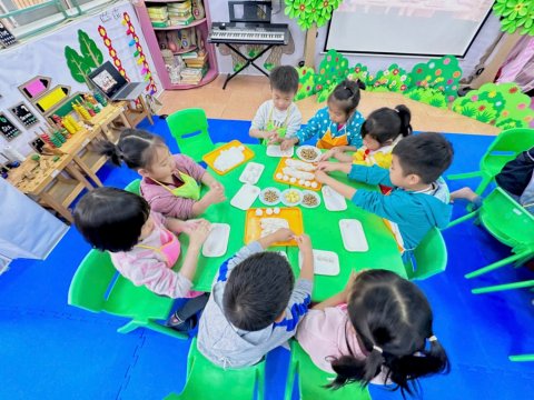 Ảnh hoạt động: RỘN RÀNG TRẢI NGHIỆM LÀM BÁNH CHÀO MỪNG NGÀY 8/3 CỦA CÁC BÉ TRƯỜNG MẦM NON NOONG BUA