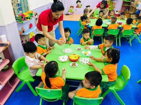 Ảnh hoạt động: RỘN RÀNG TRẢI NGHIỆM LÀM BÁNH CHÀO MỪNG NGÀY 8/3 CỦA CÁC BÉ TRƯỜNG MẦM NON NOONG BUA