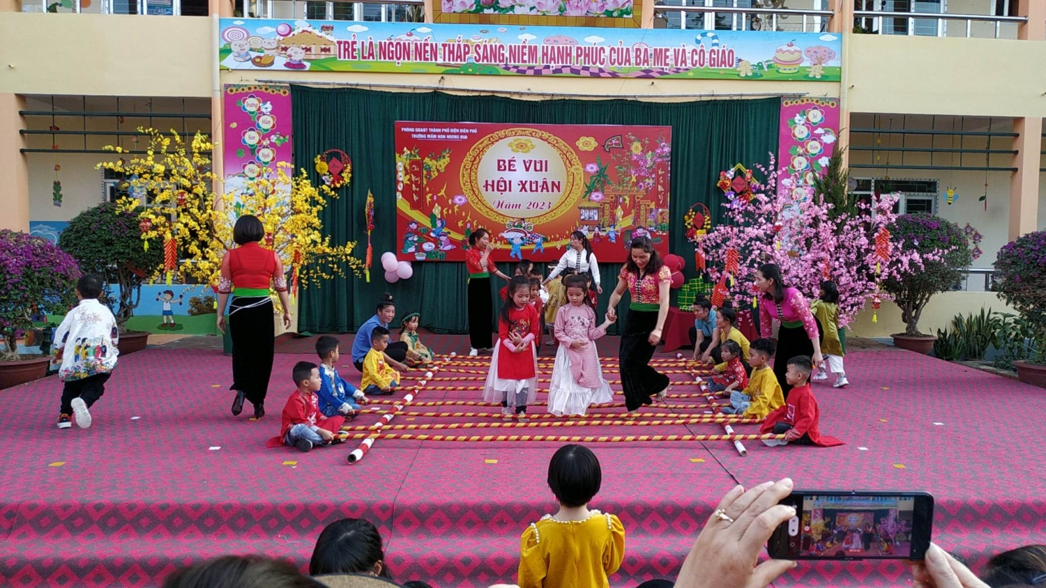 Ảnh trong bài: TRƯỜNG MẦM NON NOONG BUA TỔ CHỨC CHƯƠNG TRÌNH TRẢI NGHIỆM “HỘI CHỢ XUÂN” CHO BÉ