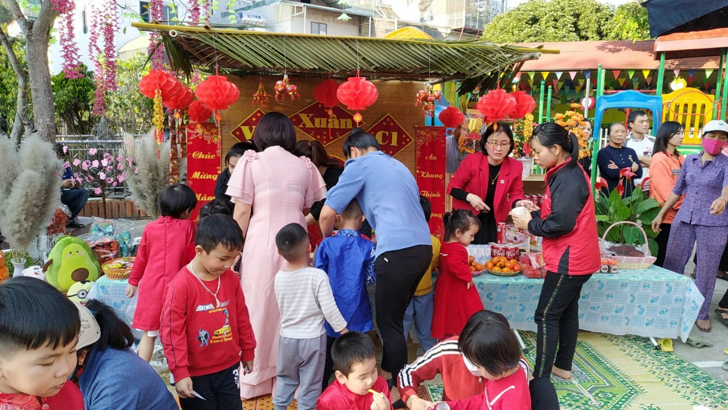 Ảnh trong bài: TRƯỜNG MẦM NON NOONG BUA TỔ CHỨC CHƯƠNG TRÌNH TRẢI NGHIỆM “HỘI CHỢ XUÂN” CHO BÉ