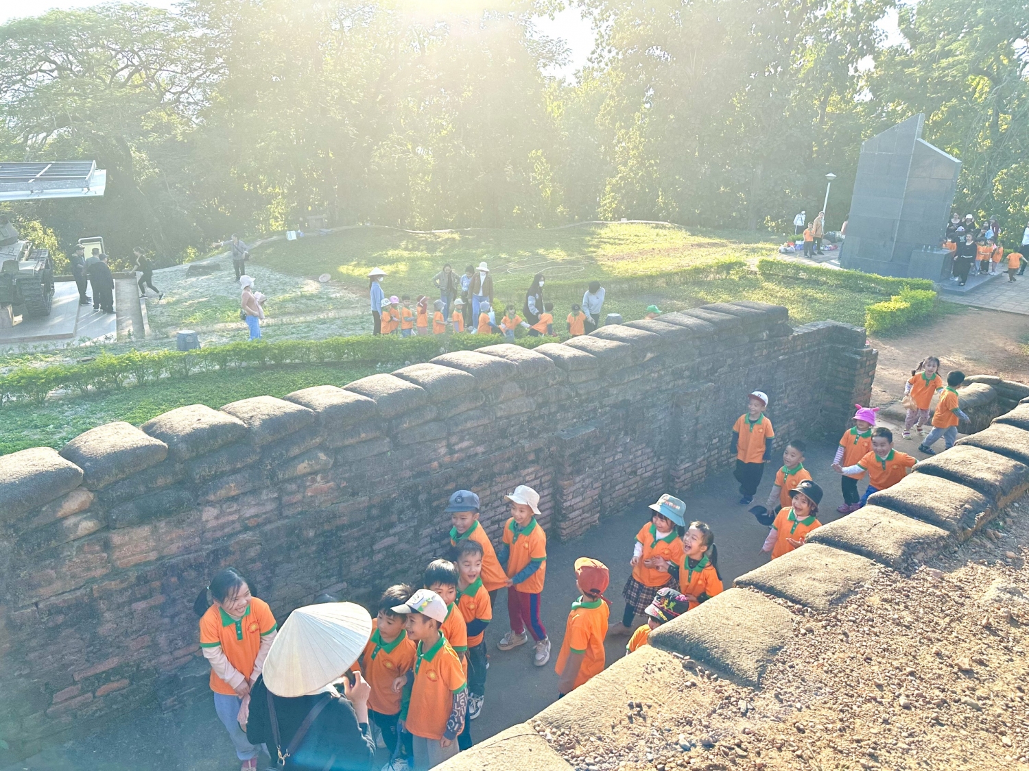 Ảnh trong bài: TRƯỜNG MẦM NON NOONG BUA TỔ CHỨC CHO CÁC BÉ THĂM VIẾNG NGHĨA TRANG LIỆT SỸ A1 VÀ THAM QUAN DI TÍCH LỊCH SỬ ĐỒI A1