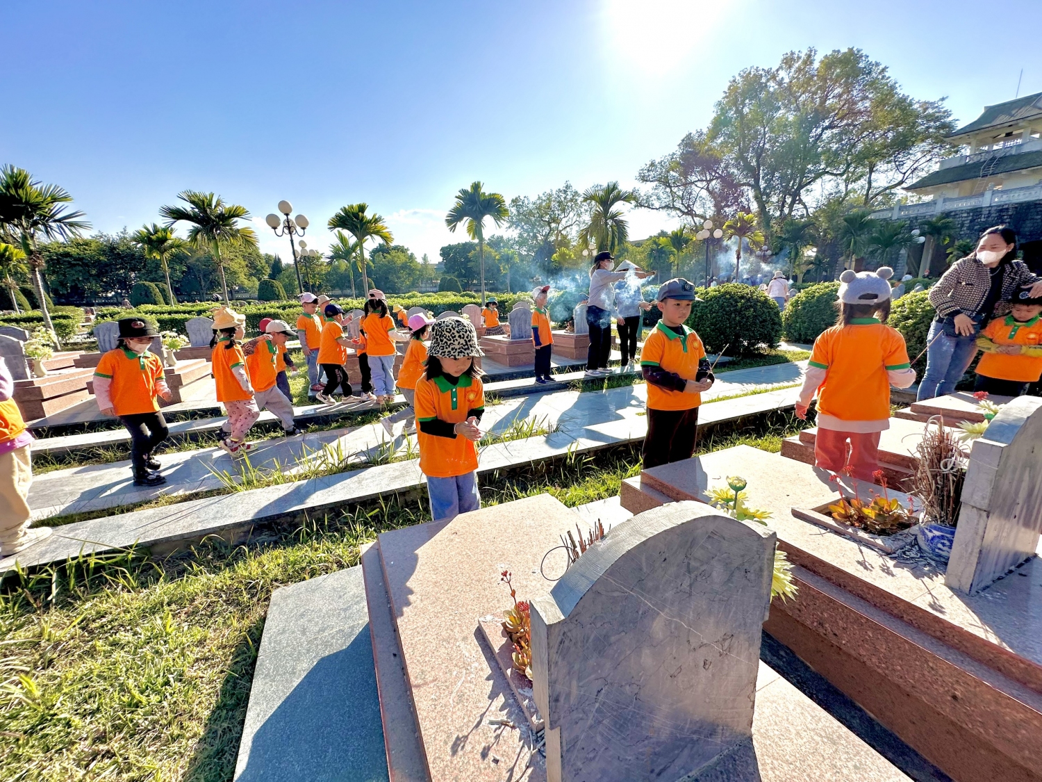 Ảnh trong bài: TRƯỜNG MẦM NON NOONG BUA TỔ CHỨC CHO CÁC BÉ THĂM VIẾNG NGHĨA TRANG LIỆT SỸ A1 VÀ THAM QUAN DI TÍCH LỊCH SỬ ĐỒI A1