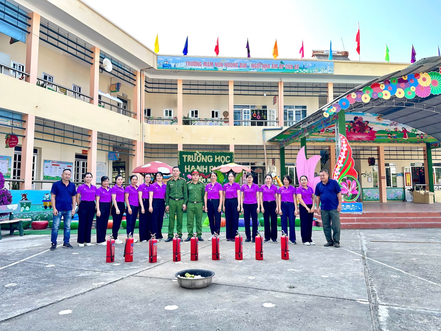 Ảnh trong bài: TẬP HUẤN CÔNG TÁC PHÒNG CHÁY CHỮA CHÁY TẠI TRƯỜNG MẦM NON NOONG BUA, NĂM HỌC 2024 - 2025
