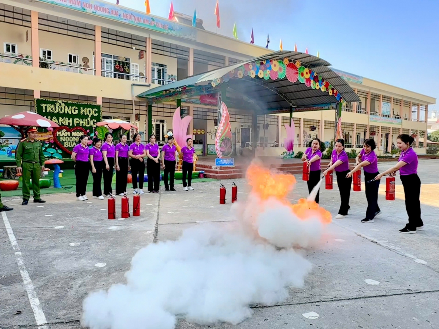 Ảnh trong bài: TẬP HUẤN CÔNG TÁC PHÒNG CHÁY CHỮA CHÁY TẠI TRƯỜNG MẦM NON NOONG BUA, NĂM HỌC 2024 - 2025