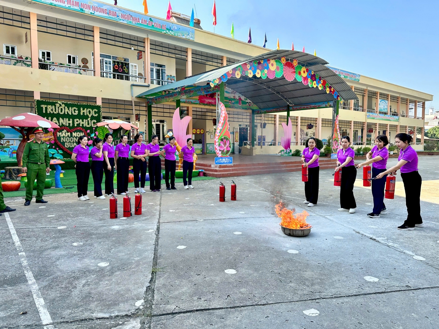 Ảnh trong bài: TẬP HUẤN CÔNG TÁC PHÒNG CHÁY CHỮA CHÁY TẠI TRƯỜNG MẦM NON NOONG BUA, NĂM HỌC 2024 - 2025