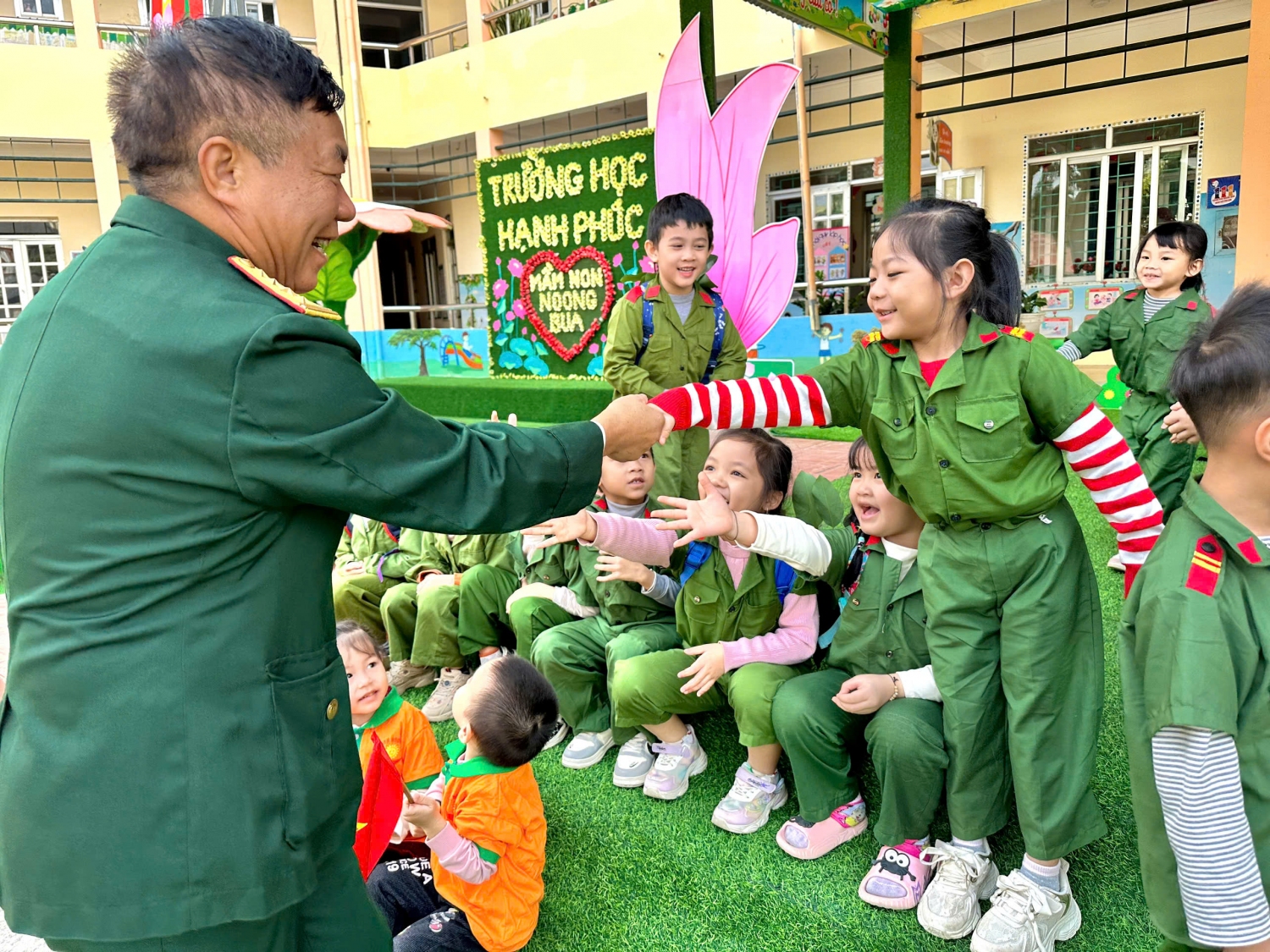 Ảnh trong bài: CÁC HOẠT ĐỘNG CHÀO MỪNG NGÀY 22/12 CỦA CÔ VÀ TRÒ TRƯỜNG MẦM NON NOONG BUA