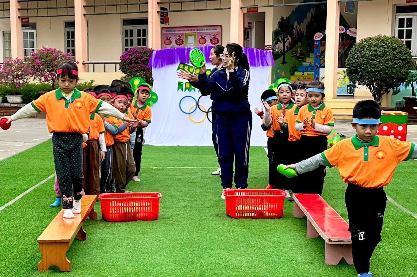 Ảnh trong bài: TRƯỜNG MẦM NON NOONG BUA TỔ CHỨC CÁC HOẠT ĐỘNG DỰ GIỜ DẠY MẪU CHO ĐOÀN SINH VIÊN THỰC TẬP SƯ PHẠM