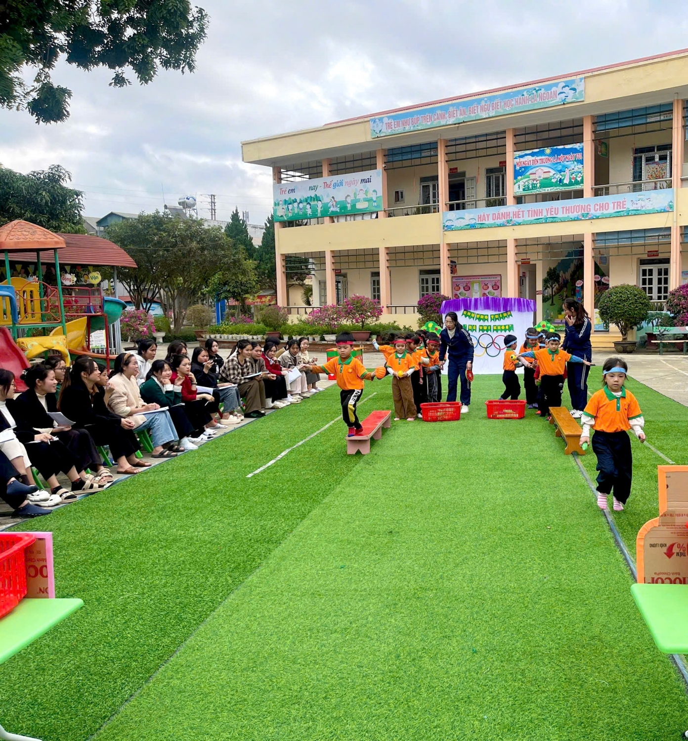 Ảnh trong bài: TRƯỜNG MẦM NON NOONG BUA TỔ CHỨC CÁC HOẠT ĐỘNG DỰ GIỜ DẠY MẪU CHO ĐOÀN SINH VIÊN THỰC TẬP SƯ PHẠM