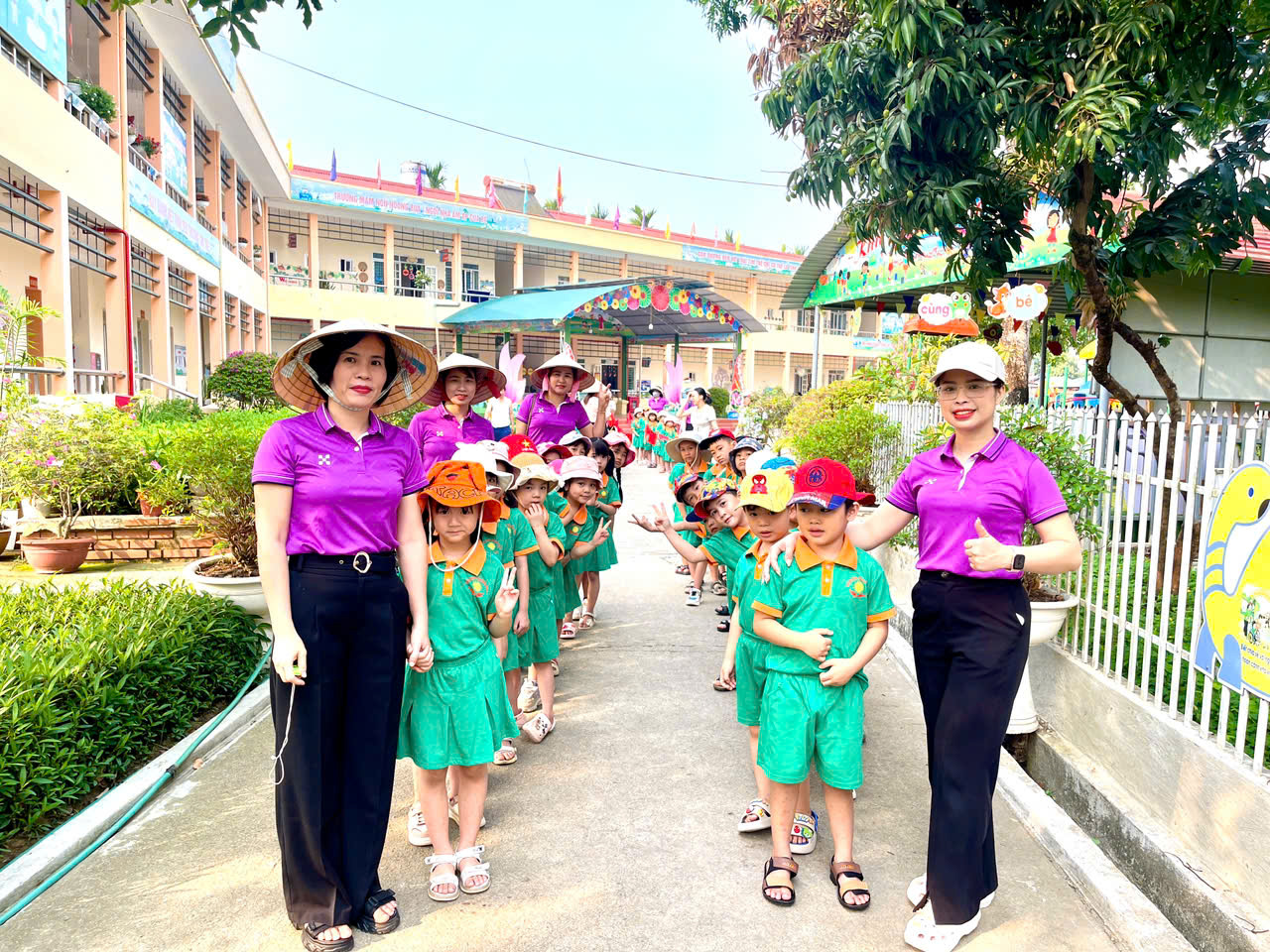 Ảnh trong bài: CÁC BÉ KHỐI MẪU GIÁO 5-6 TUỔI TRƯỜNG MẦM NON NOONG BUA THAM QUAN TRƯỜNG TIỂU HỌC