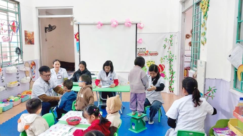 Ảnh trong bài: TRƯỜNG MẦM NON NOONG BUA PHỐI HỢP VỚI TRẠM Y TẾ PHƯỜNG MƯỜNG THANH TỔ CHỨC KHÁM SỨC KHỎE ĐỊNH KỲ CHO TRẺ