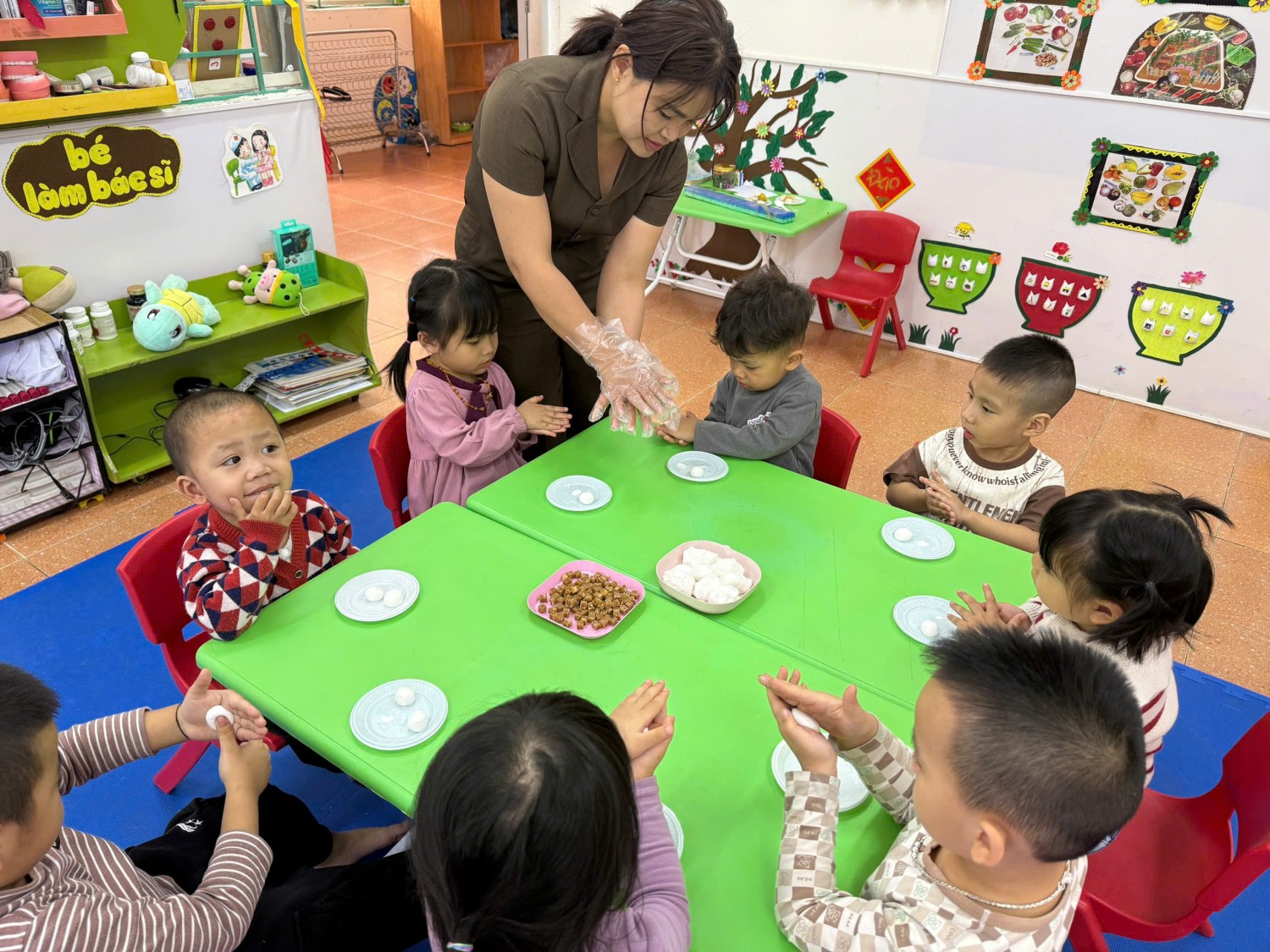 Ảnh trong bài: RỘN RÀNG TRẢI NGHIỆM LÀM BÁNH CHÀO MỪNG NGÀY 8/3 CỦA CÁC BÉ TRƯỜNG MẦM NON NOONG BUA
