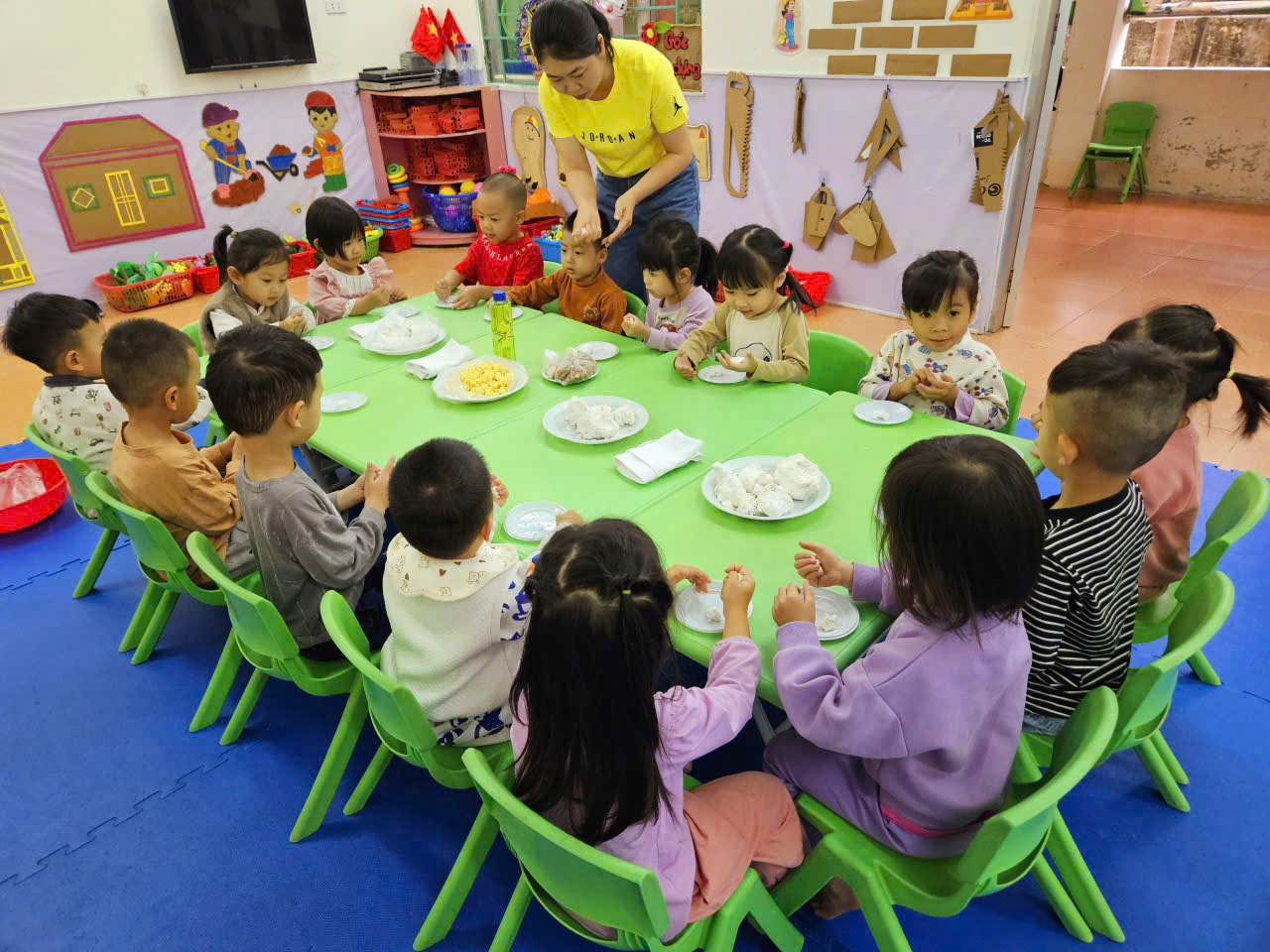 Ảnh trong bài: RỘN RÀNG TRẢI NGHIỆM LÀM BÁNH CHÀO MỪNG NGÀY 8/3 CỦA CÁC BÉ TRƯỜNG MẦM NON NOONG BUA