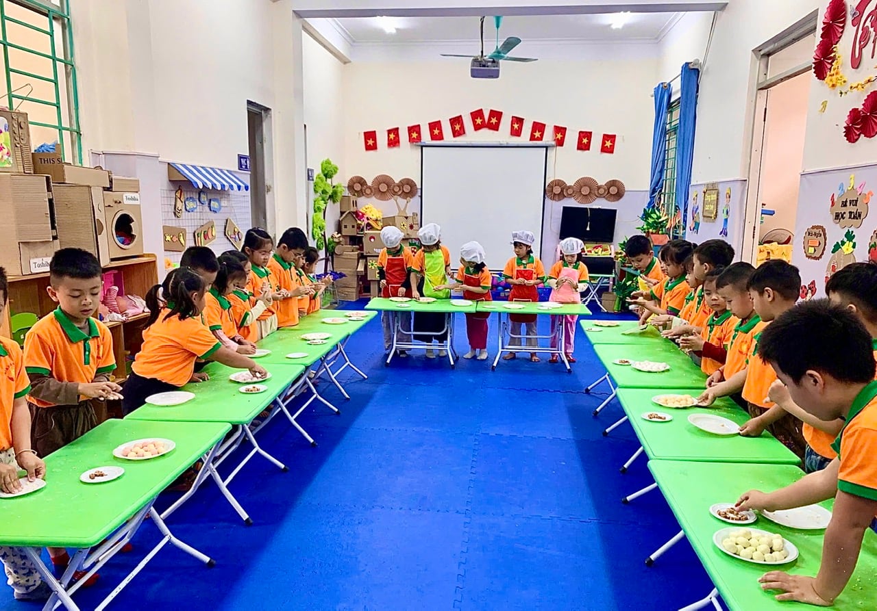 Ảnh trong bài: RỘN RÀNG TRẢI NGHIỆM LÀM BÁNH CHÀO MỪNG NGÀY 8/3 CỦA CÁC BÉ TRƯỜNG MẦM NON NOONG BUA