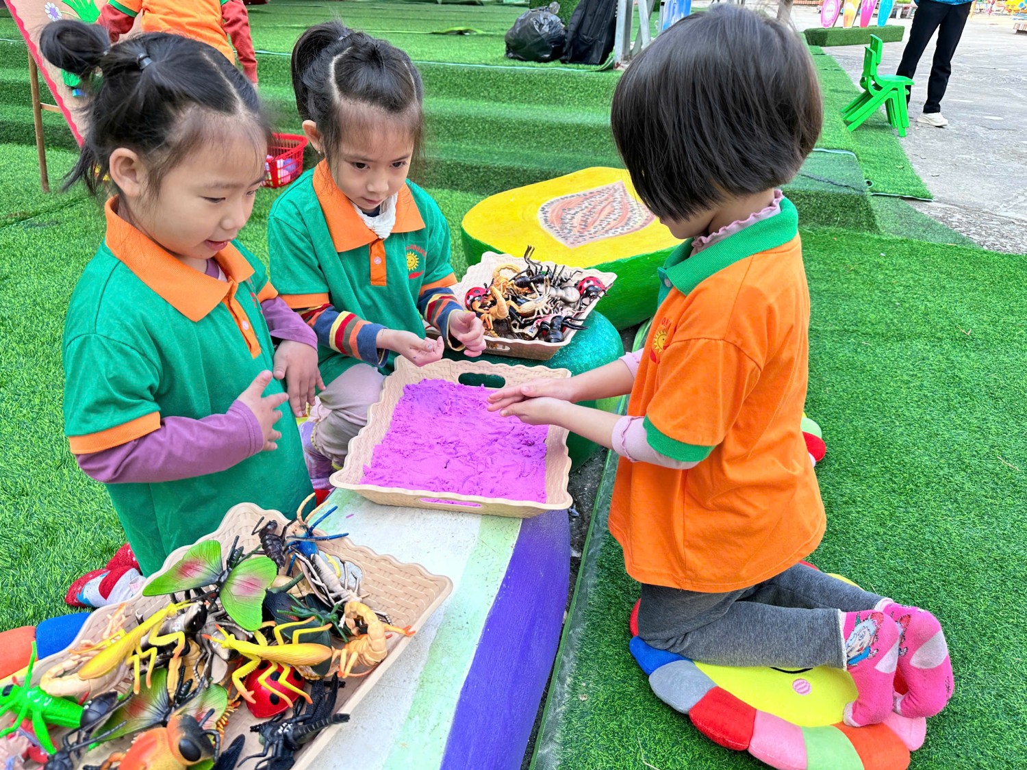 Ảnh trong bài: HOẠT ĐỘNG NGOÀI TRỜI - SÂN CHƠI BỔ ÍCH CHO TRẺ MẦM NON